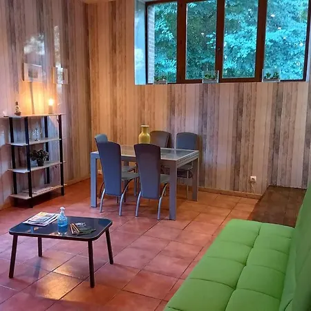 Dans Le Jardin Du Chateau *