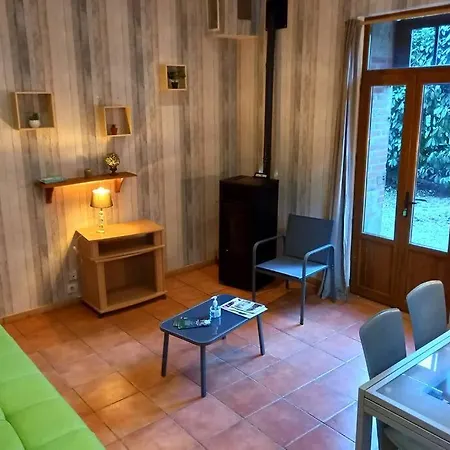 Dans Le Jardin Du Chateau Apartman Agonges