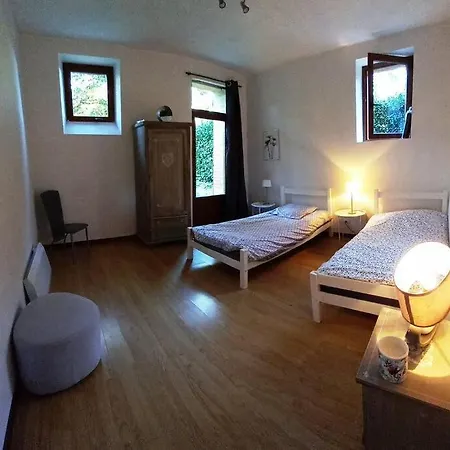 Dans Le Jardin Du Chateau